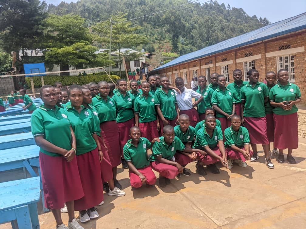 Abana bahiga na bo bishimira uburyo bitaweho