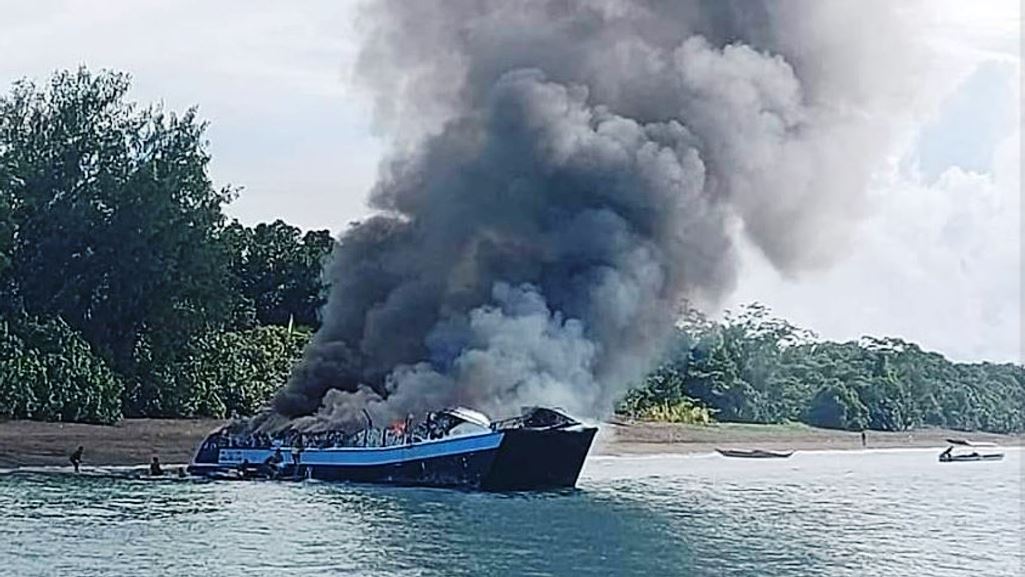 skynews-philippines-ferry-fire_5780815
