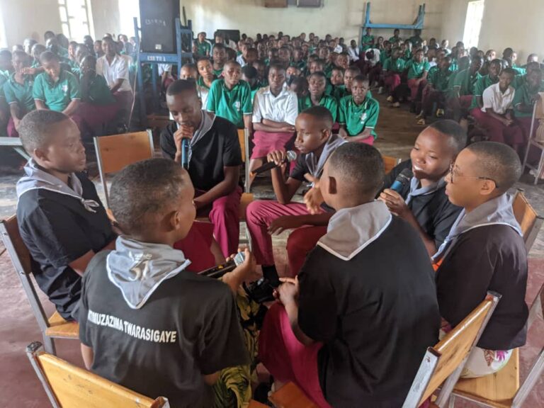 Mu dukino tw'abanyeshuri, bagaragaje ko bamaze gusobanukirwa ingaruka za Jenoside ku muryango nyarwanda