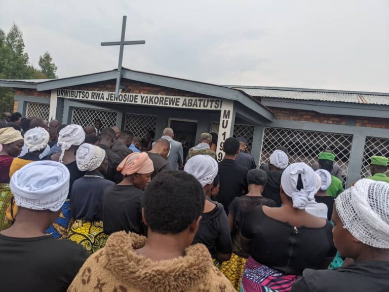 Uru rwibutso rushyinguyemo imibiri 7605