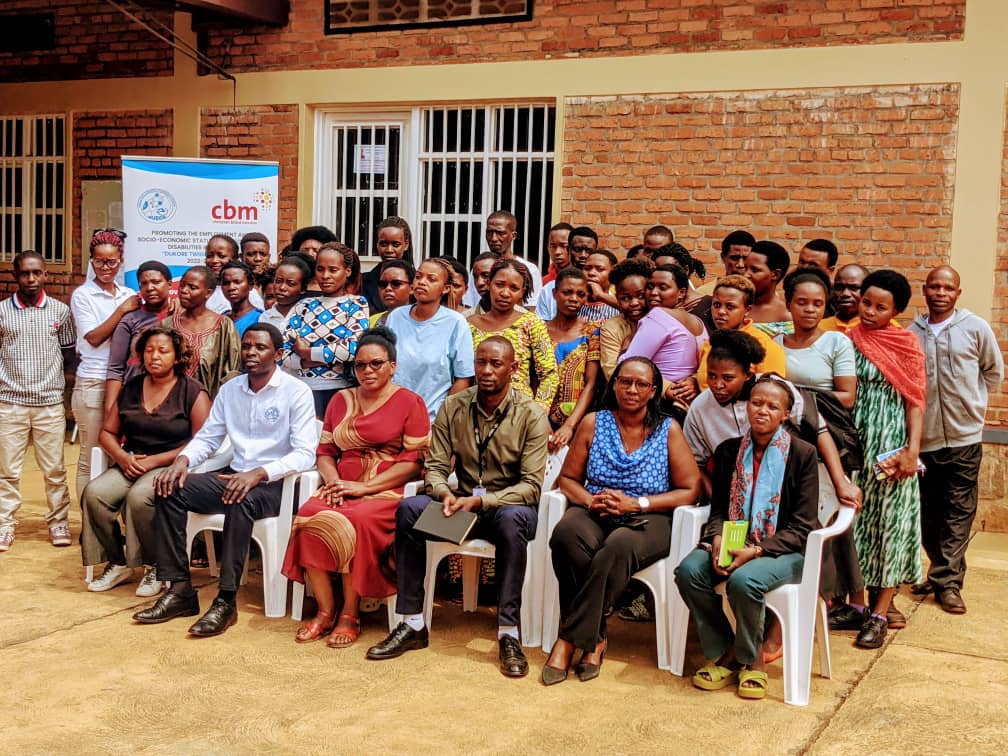 Urubyiruko rurimo urufite ubumuga nyuma yo guhabwa impanuro zinyuranye ku gucunga ifaranga no gukorana n'ibigo by'imari