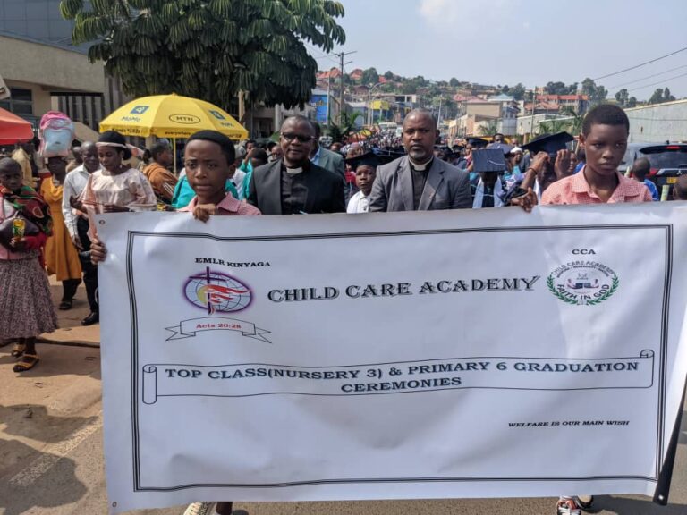 Abanyeshuri, abayobozi n'ababyeyi ba Child care Academy