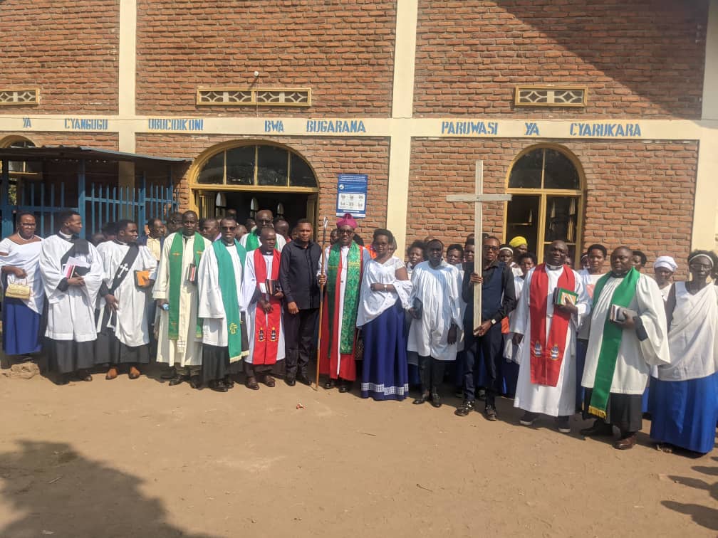 Musenyeri Muhutu Nathan, Abapasitori n'abandi bayobozi