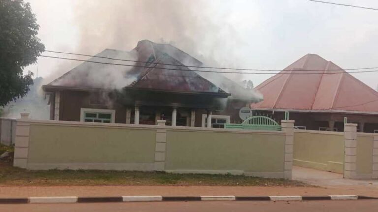 9abaf550-68e9-4702-8b26-889e4f280732