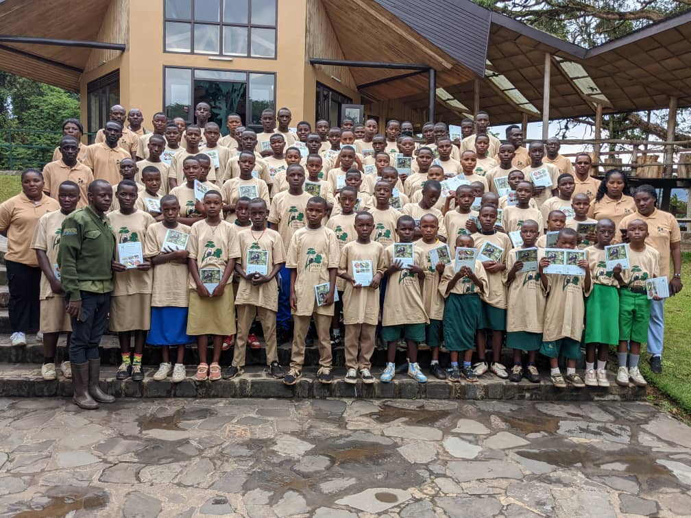 Abo mu mashuri ya GS Nkungu, GS Matare na GS Gatare mu murenge wa Nkungu,akarere ka Rusizi biyemeje kutarebera uwo babona yangiza iyi pariki.