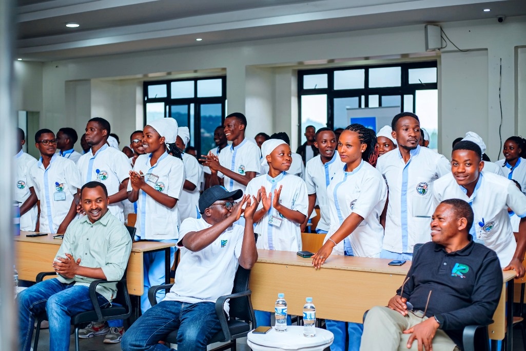 Abanyeshuri barenga 830 biga muri gahunda ya 4x4 muri Kibogora Polytechnic bahanzwe amaso mu ikemurwa ry'ikibazo cy'abaganga mu turere twa Rusizi na Nyamasheke