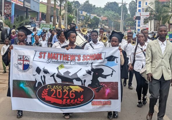 Abarezi, ababyeyi b'abanyeshuri ba Saint Matthew's School biyereka abatuye mu mujyi wa Rusizi